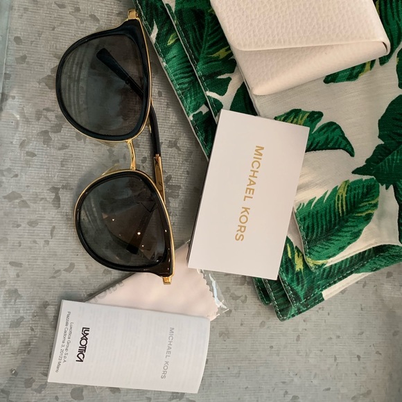 Michael Kors Adrianna shades - Picture 4 of 5